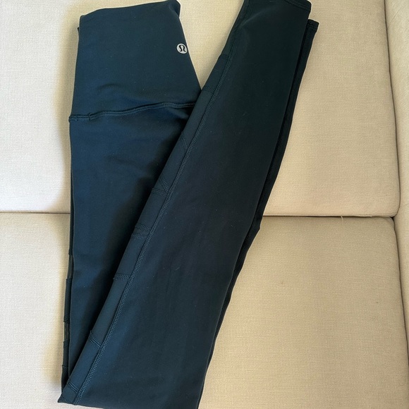 Lululemon Wunder Under high rise tech mesh submarine. Size 2 - Picture 7 of 11